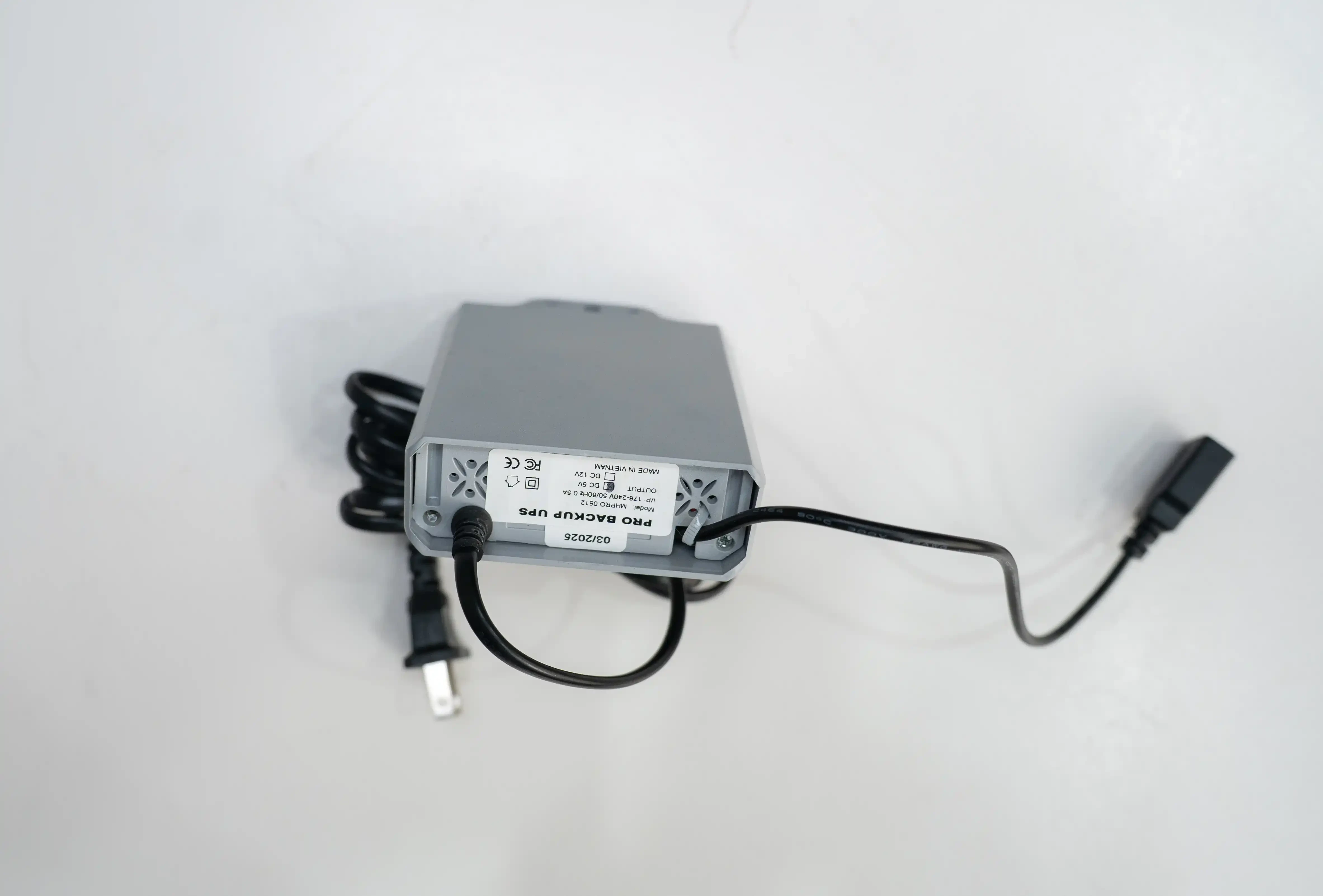 Bộ lưu điện MHPRO tai treo 5V-10W 12 tiếng (UPS Đầu ra usb)