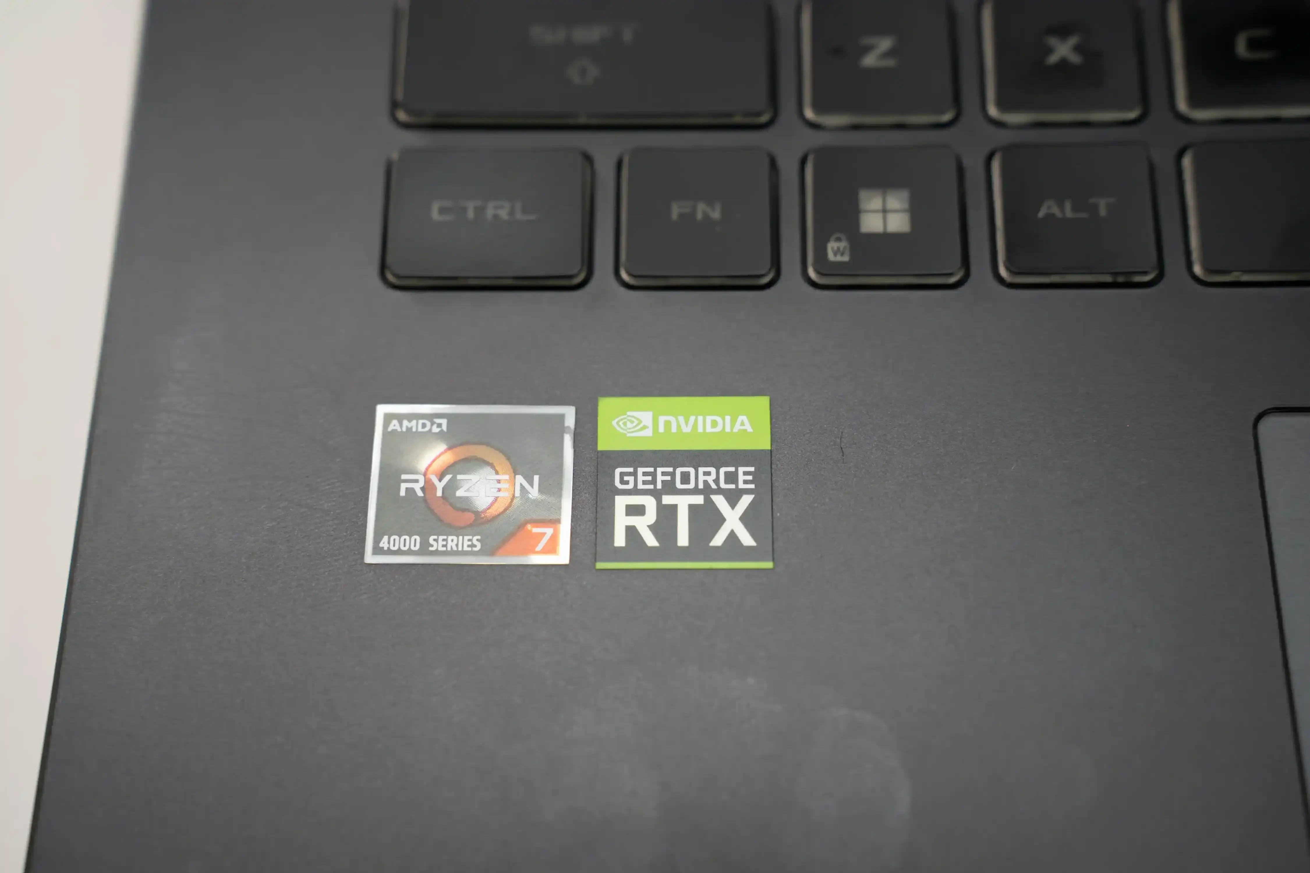 Laptop Asus Rogstrix G513 - Ryzen 7 4800H - RAM 16 - NVME 1TB - NVIDIA RTX 3060 6GB